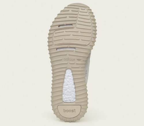 YZY350_TAN_PHOTO_PR_05