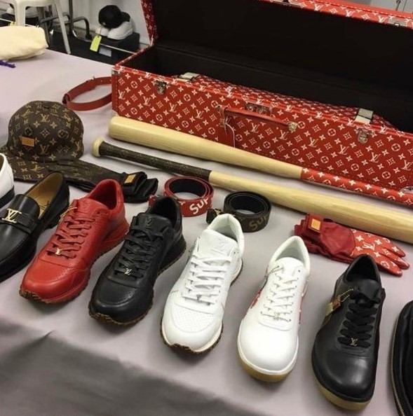 Supreme louis vuitton sandals store