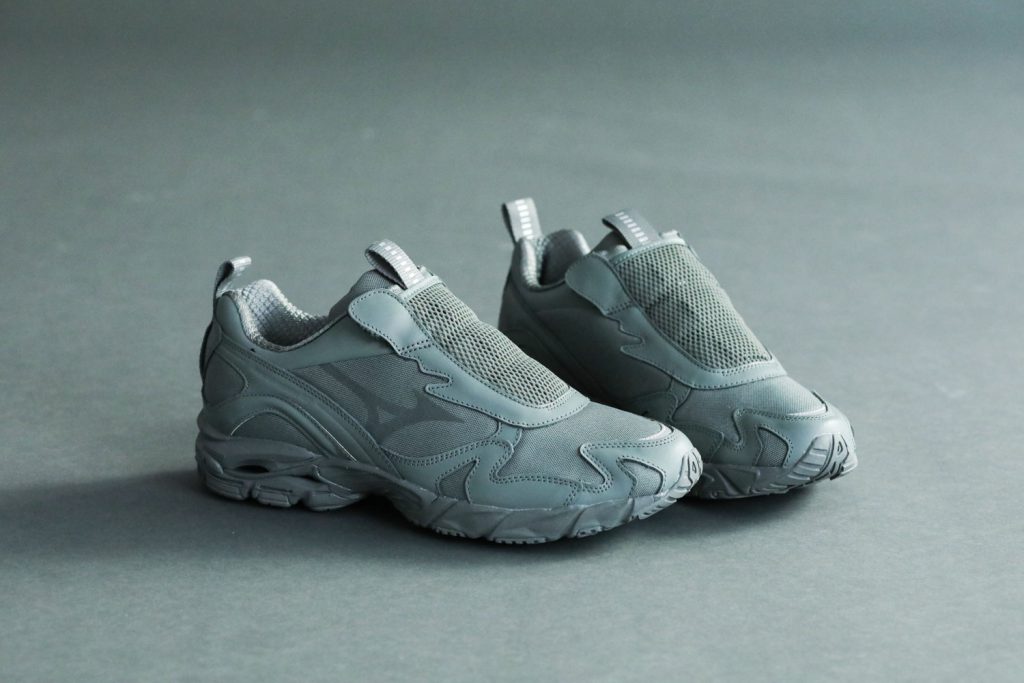 MIZUNO × BEAMS / "KAZOKU" WAVE RIDER 10